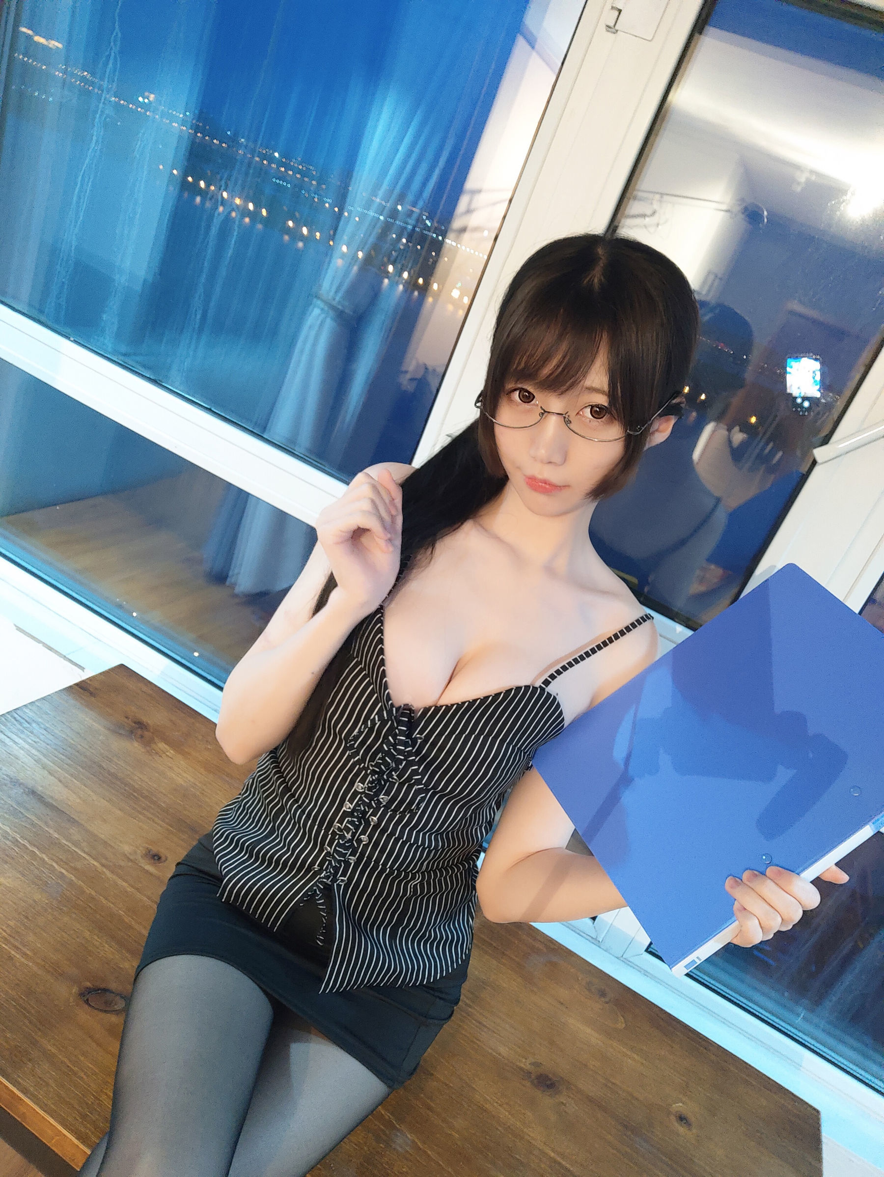 [萝莉COS] NAGISA魔物喵 自摄系列 No.001 专属秘书 [55P]