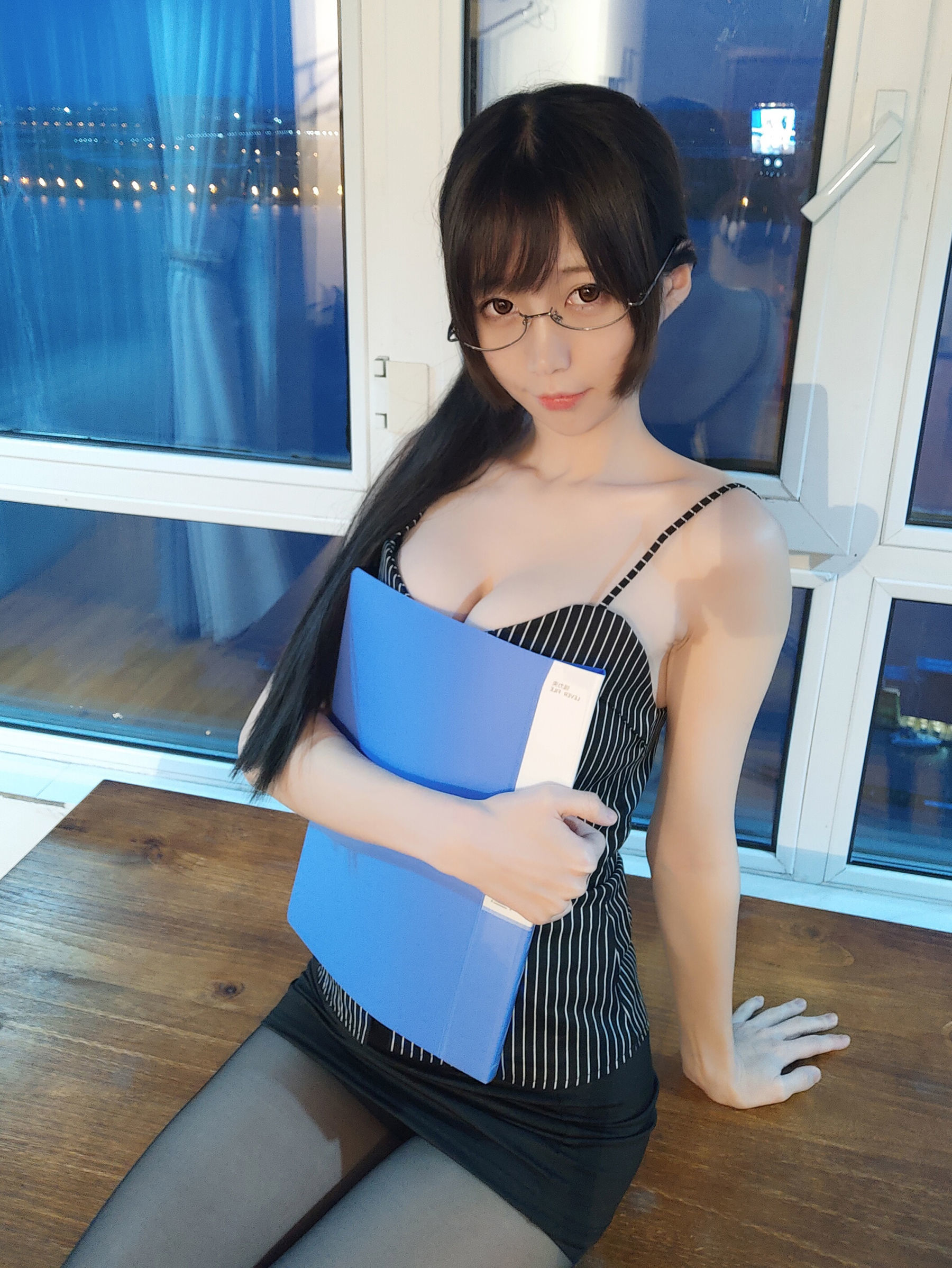 [萝莉COS] NAGISA魔物喵 自摄系列 No.001 专属秘书 [55P]