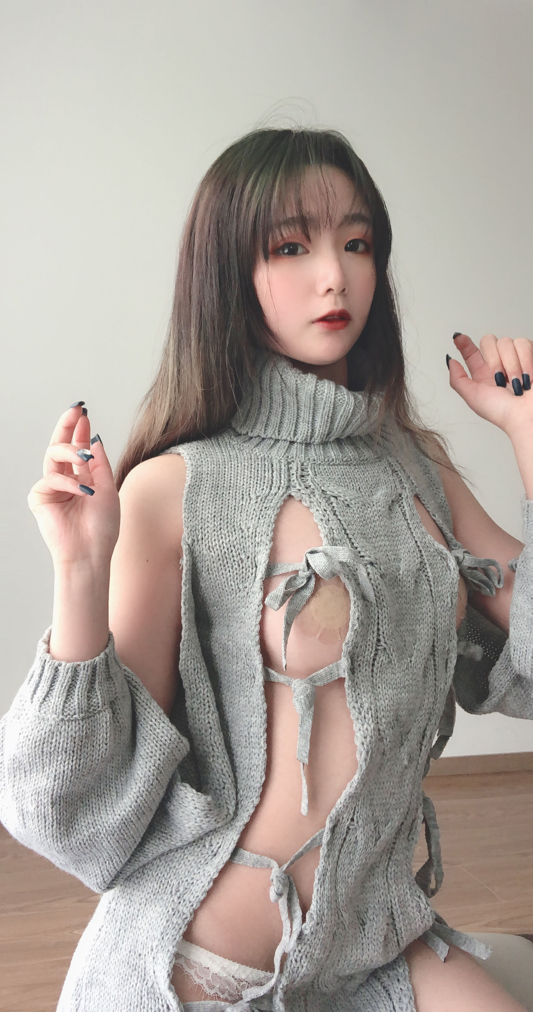 萌妹是青水 露背毛衣 [14P] 插图1