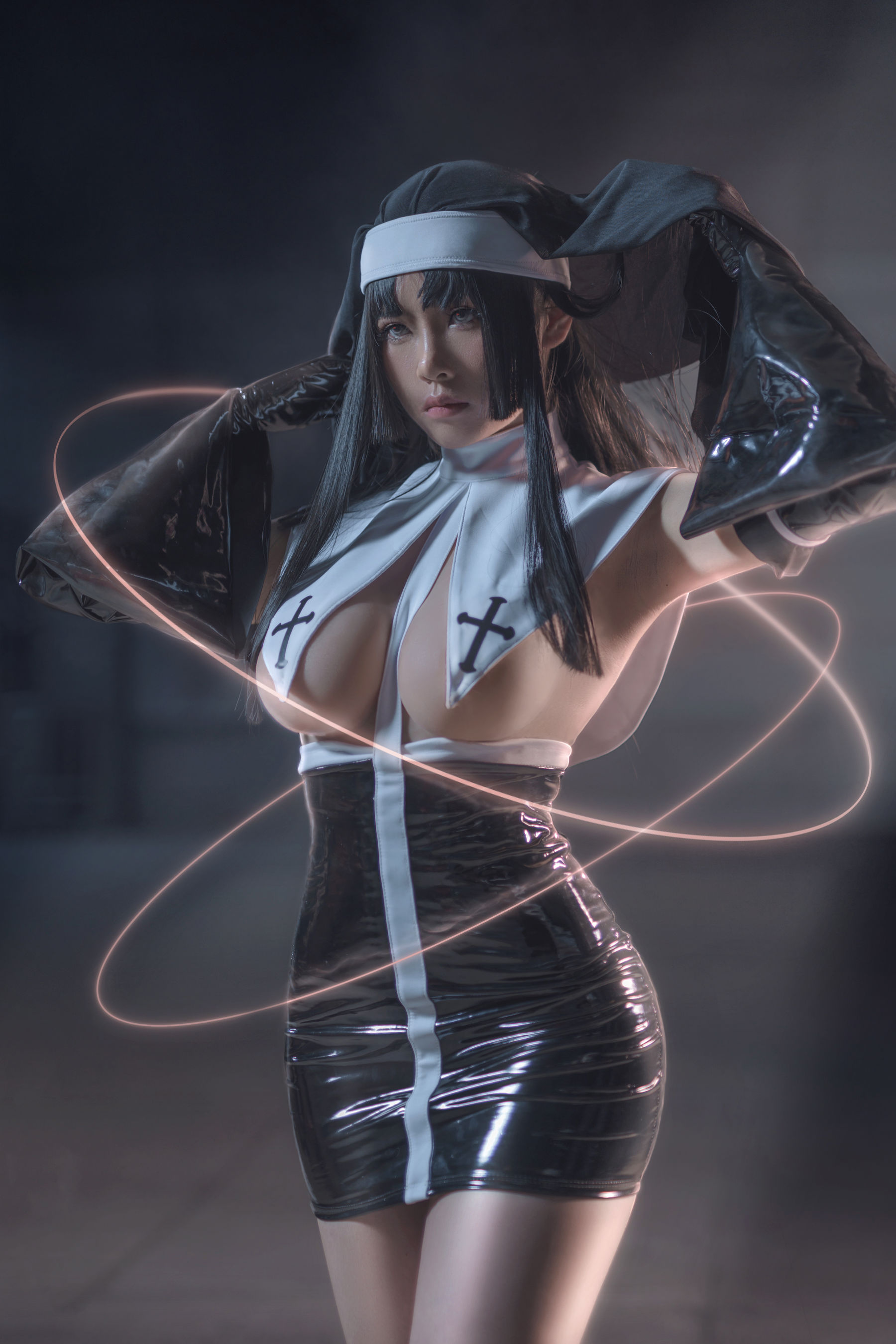动漫博主uki雨季 – 修女黑胶衣 [12P] 插图1