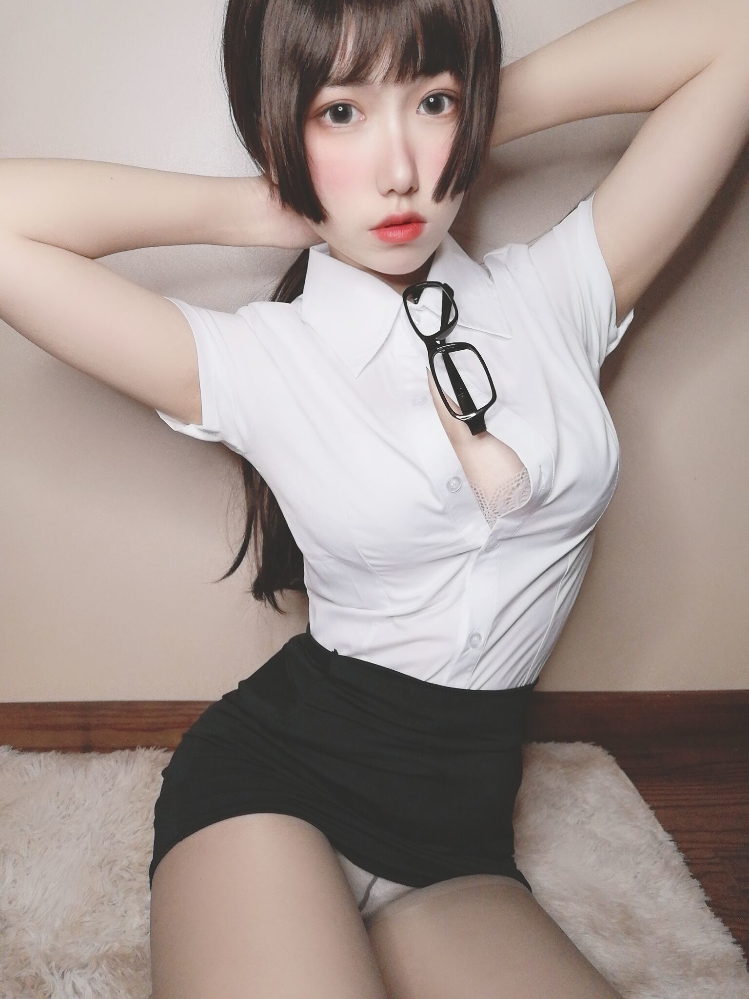 柚子猫 – 醉酒小秘书 [52P] 插图1