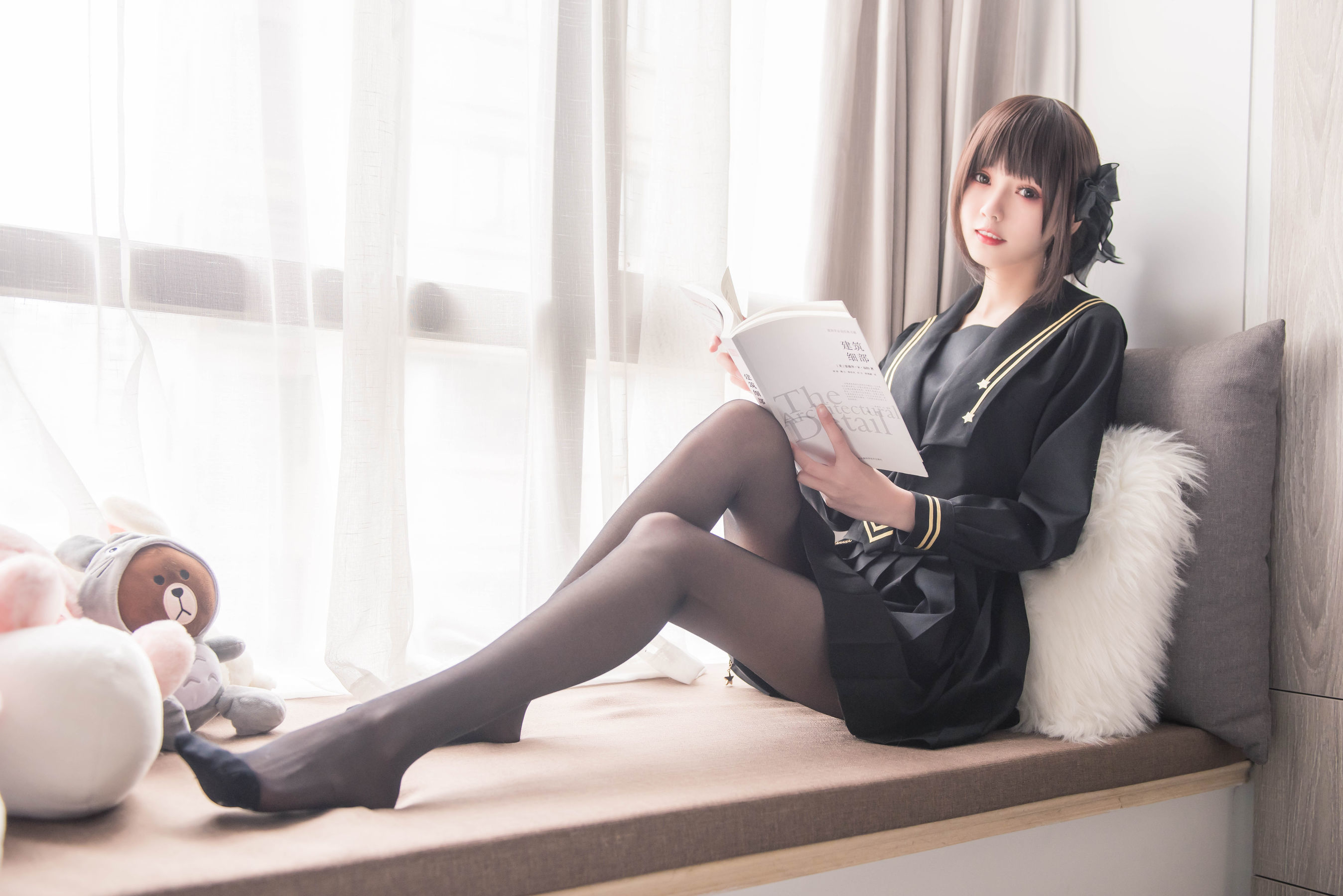 [萝莉COS] 小妖精你的负卿 – 窗台制服 [18P] 插图1