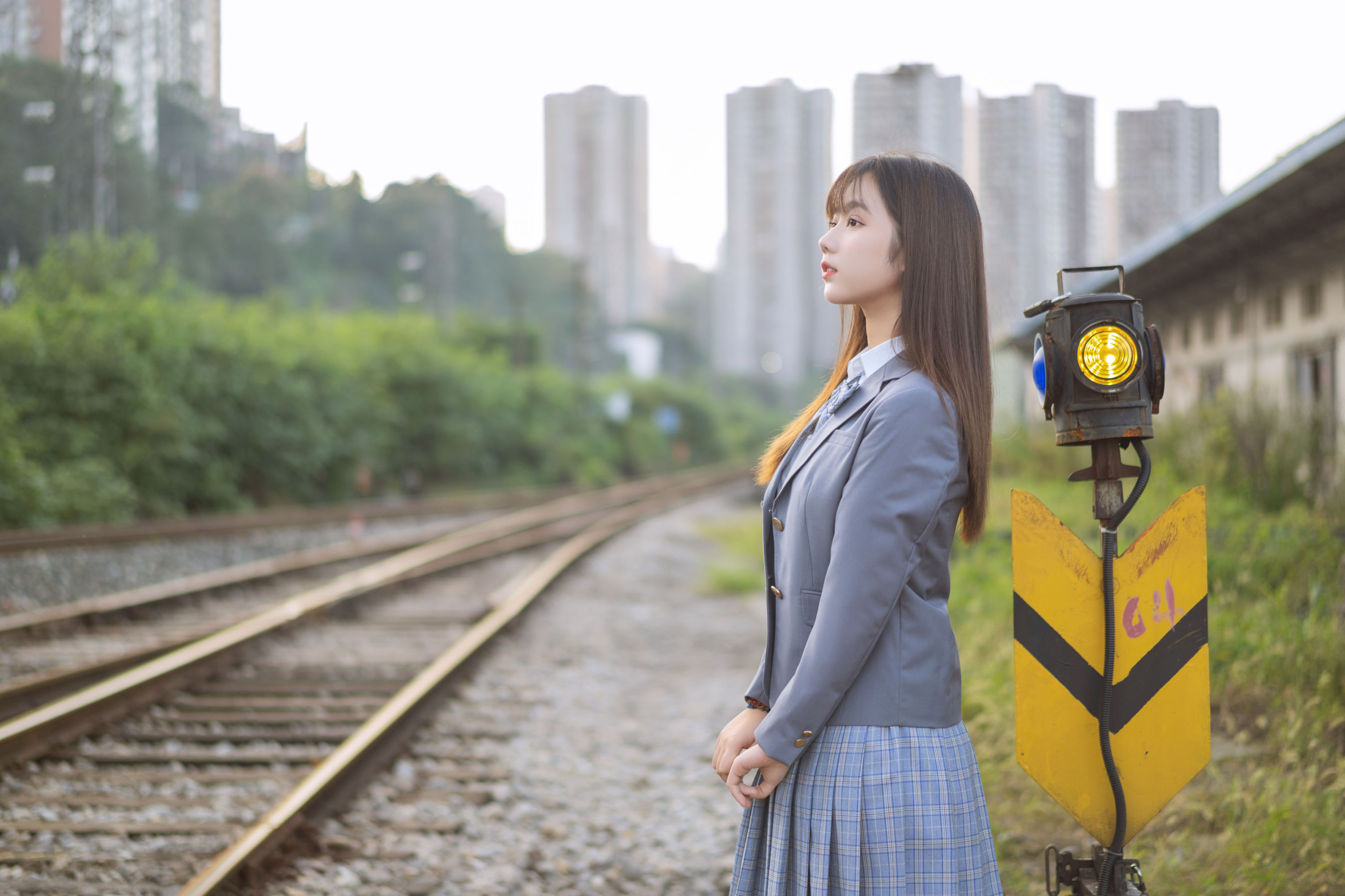 微博福利姬镜酱 私奔之制服 [30P] 插图1