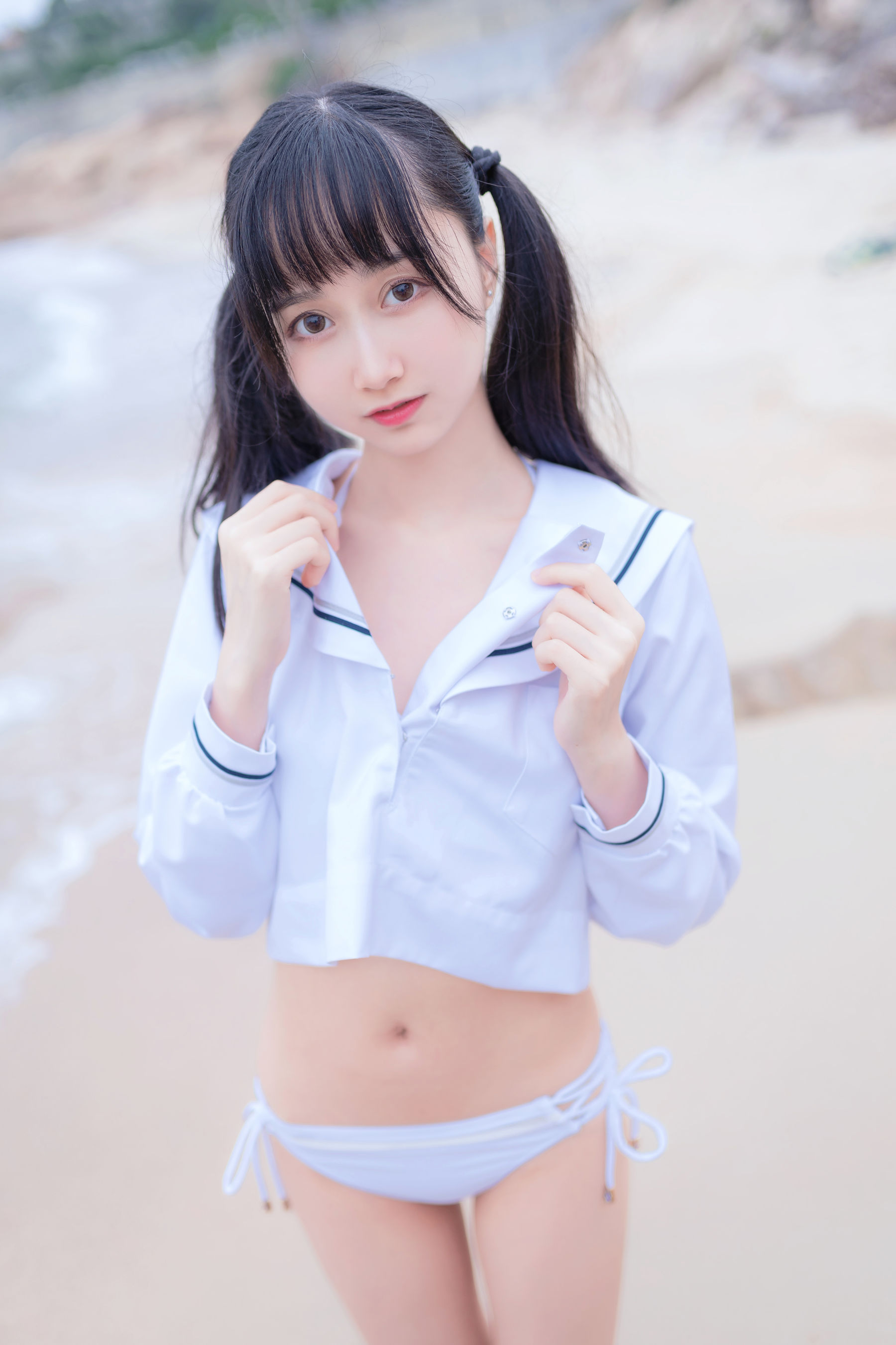 萌系小姐姐木绵绵OwO 海边白色比基尼 [30P] 插图1