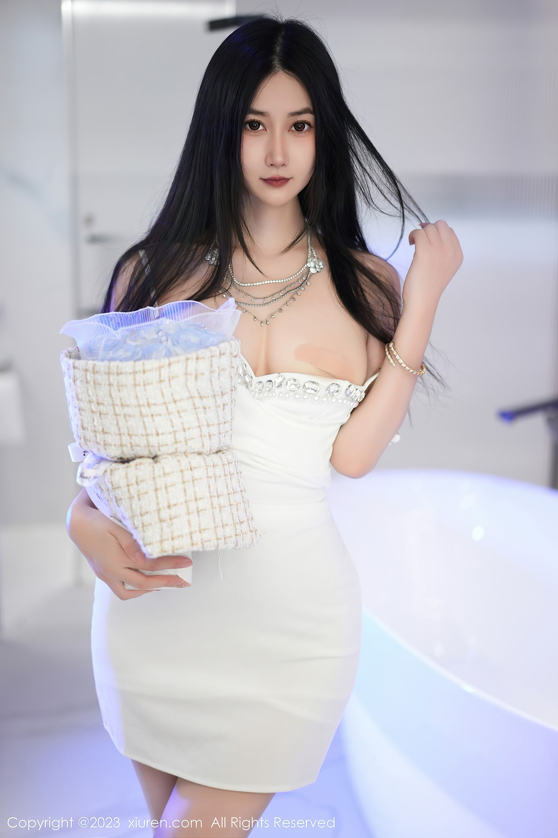 XiuRen 秀人 No.7447 laura阿姣 丰腴美腿 插图1