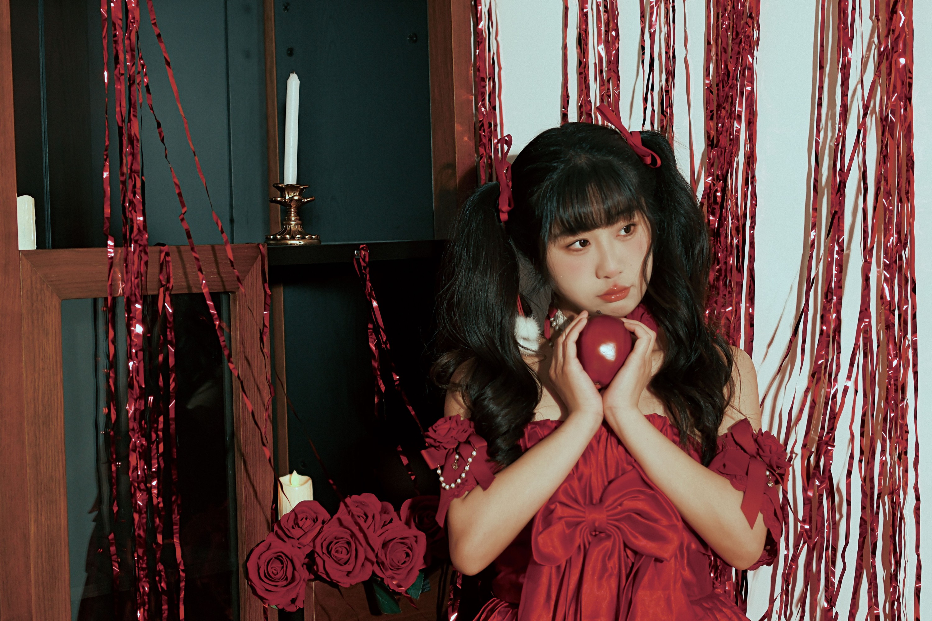 梅子梅子 – 《红裙女孩》[13P] 插图1