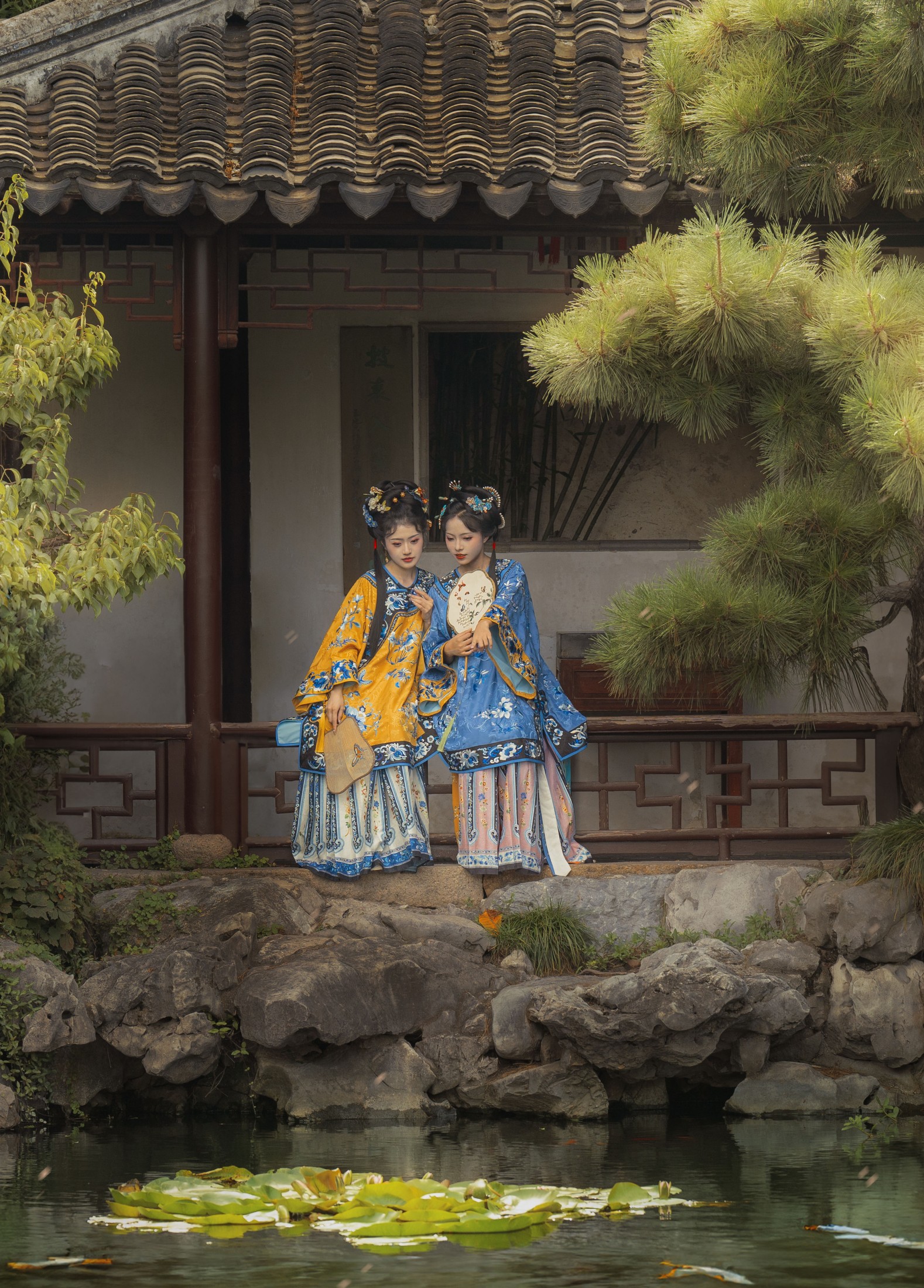 遥七不卖鸡毛菜 曦月云 – 《她和她的故事》[13P] 插图1