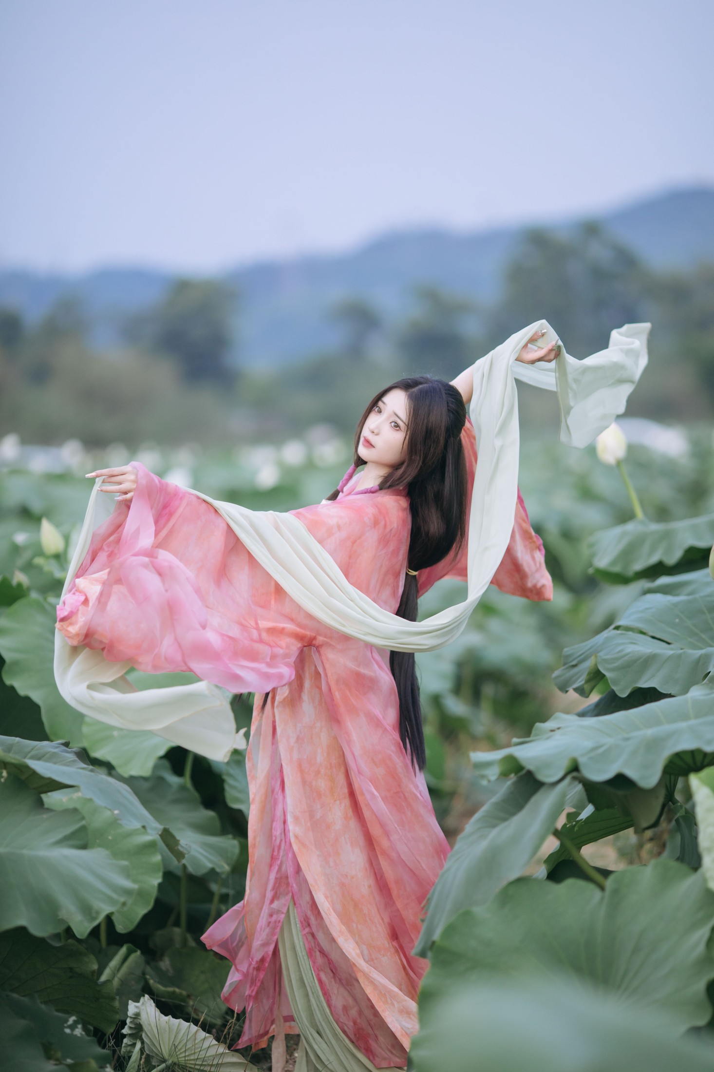 褚鸢鸢 – 《晚风吹倒荷花叶》[17P] 插图1