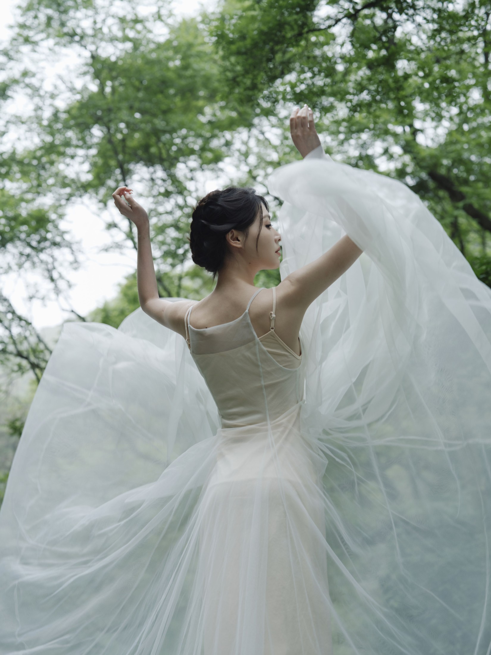 万元里美 – 《破茧》[13P] 插图1
