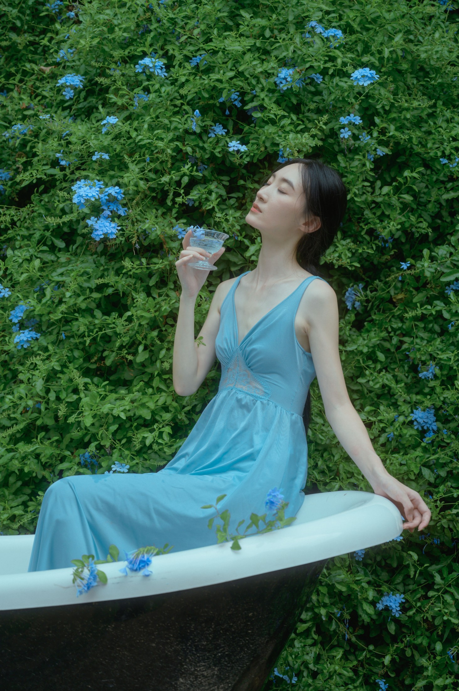 阿吉缘子 – 《夏天与蓝雪花》[14P] 插图1