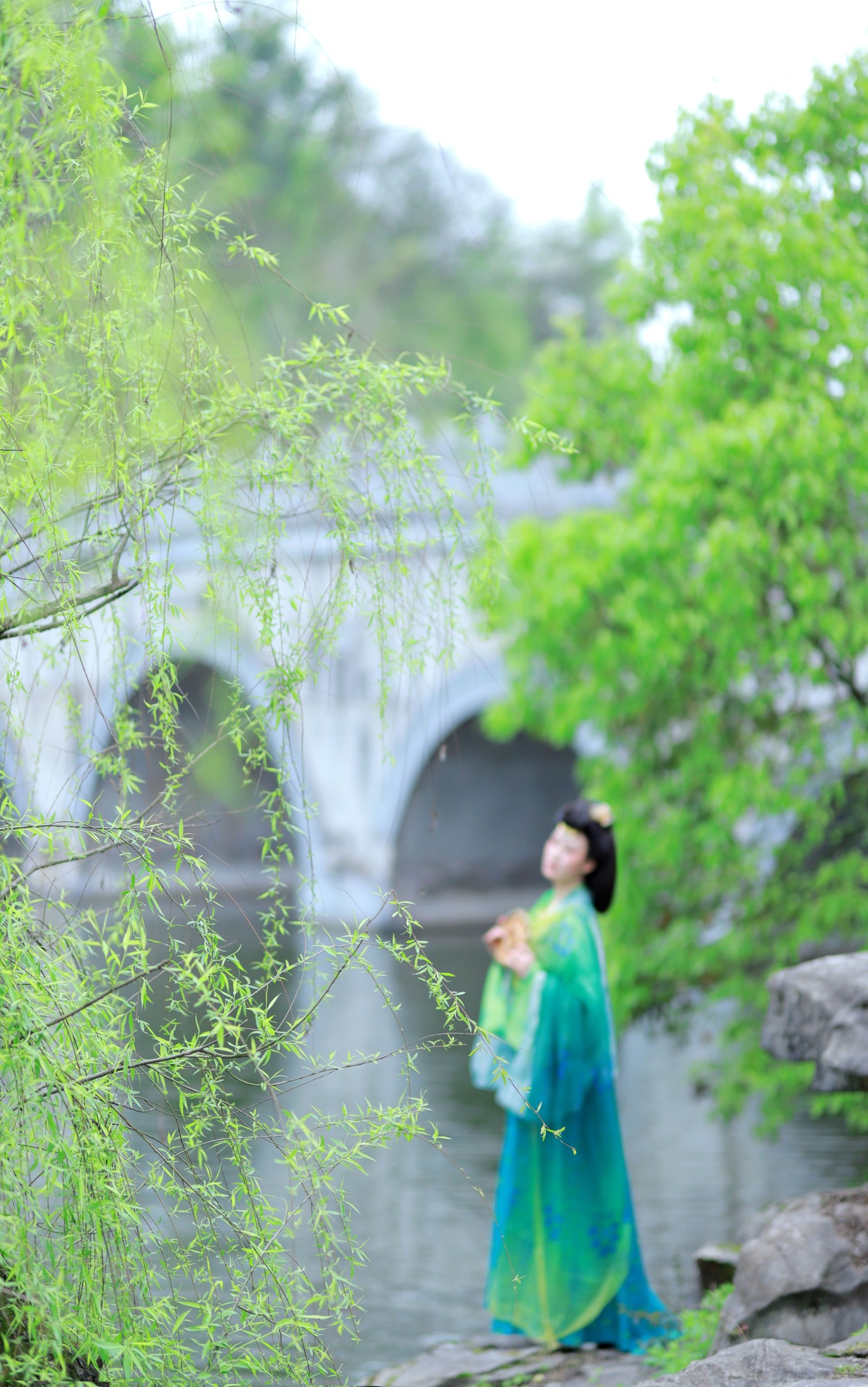 二二二由 – 《曲江池畔柳如烟》[16P] 插图1