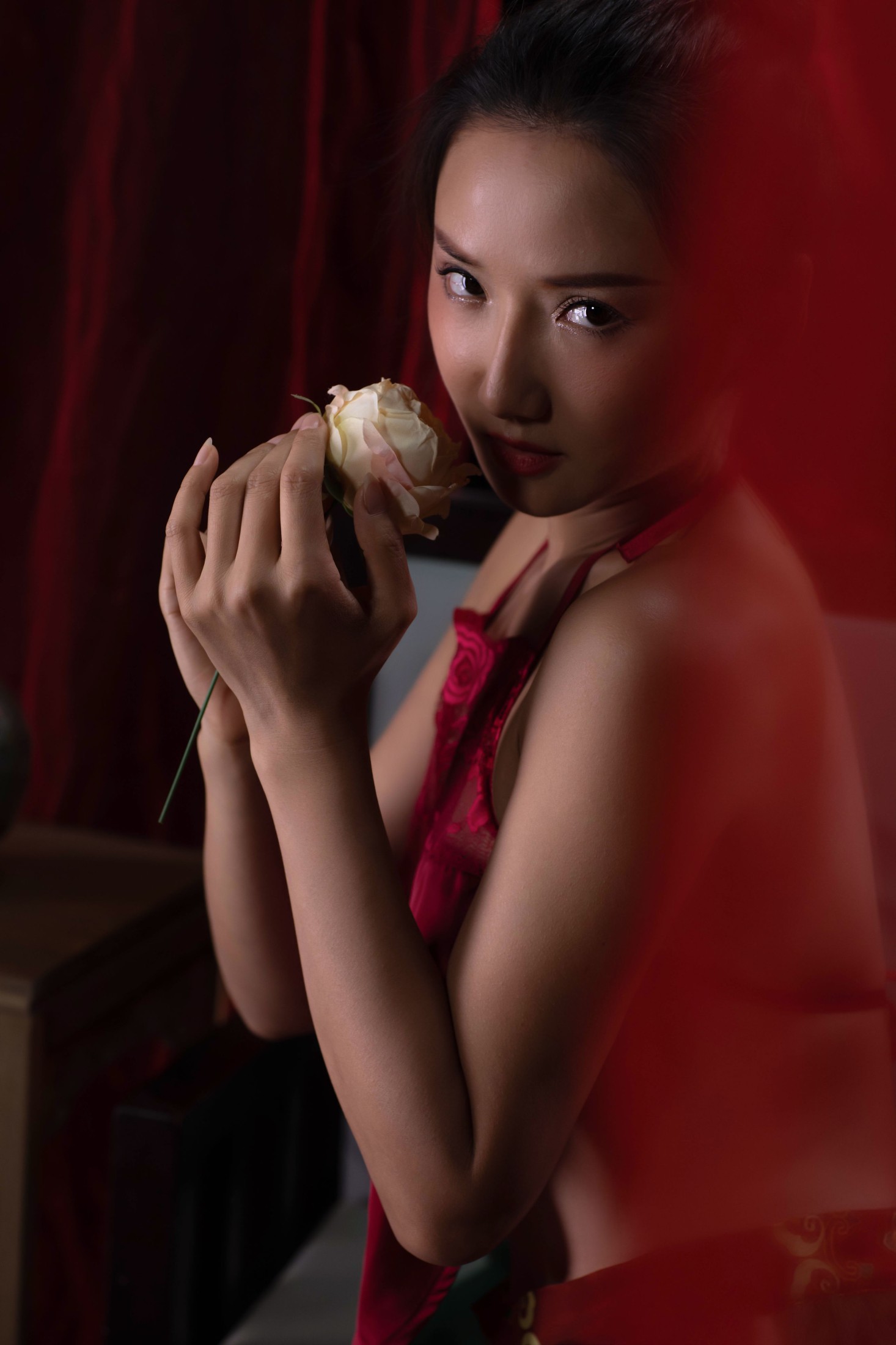 微微 – 《红帐掩映的女子》[18P] 插图1