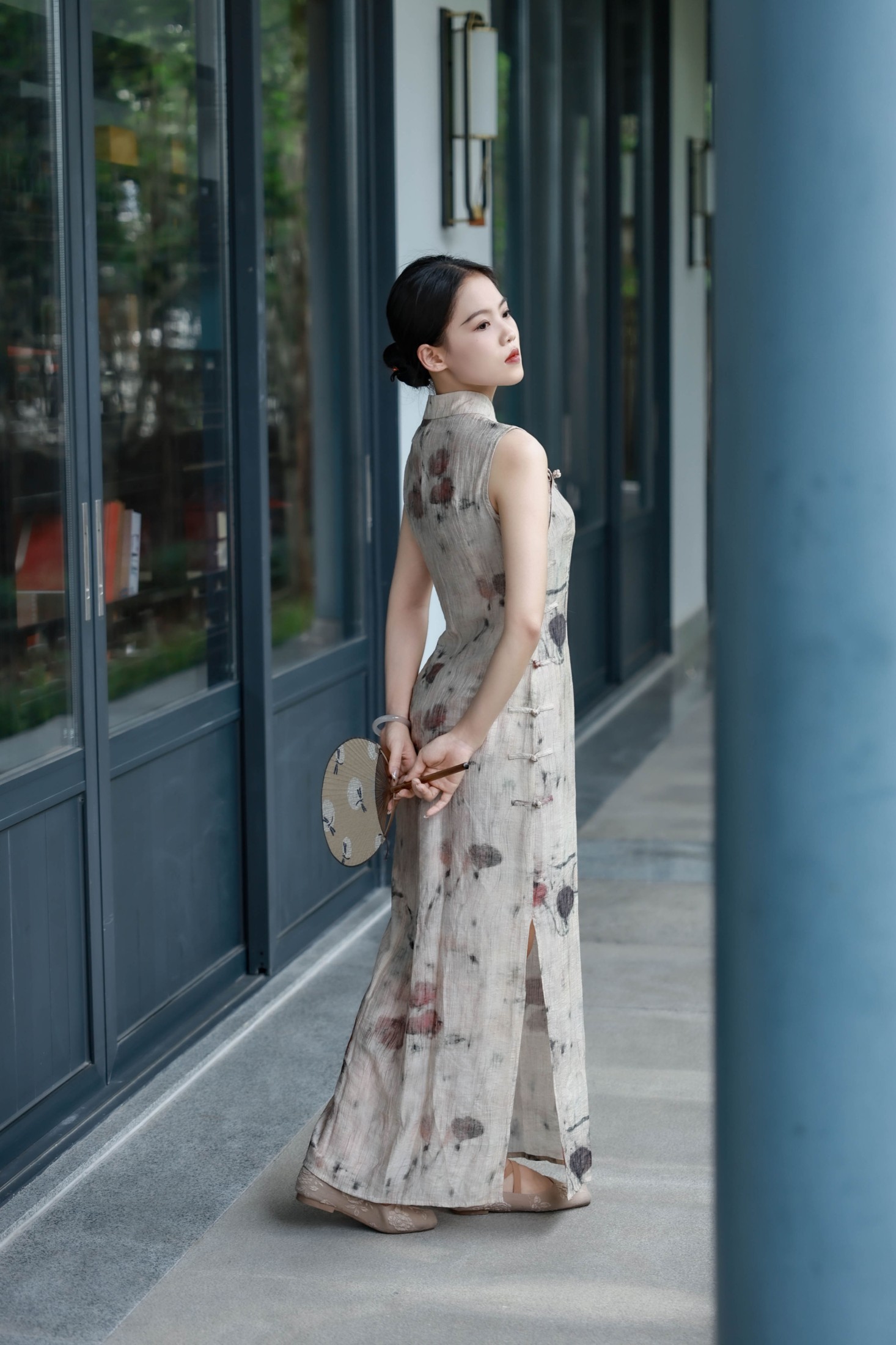 陈十二ing – 《新中式古色旗袍写真》[31P] 插图1