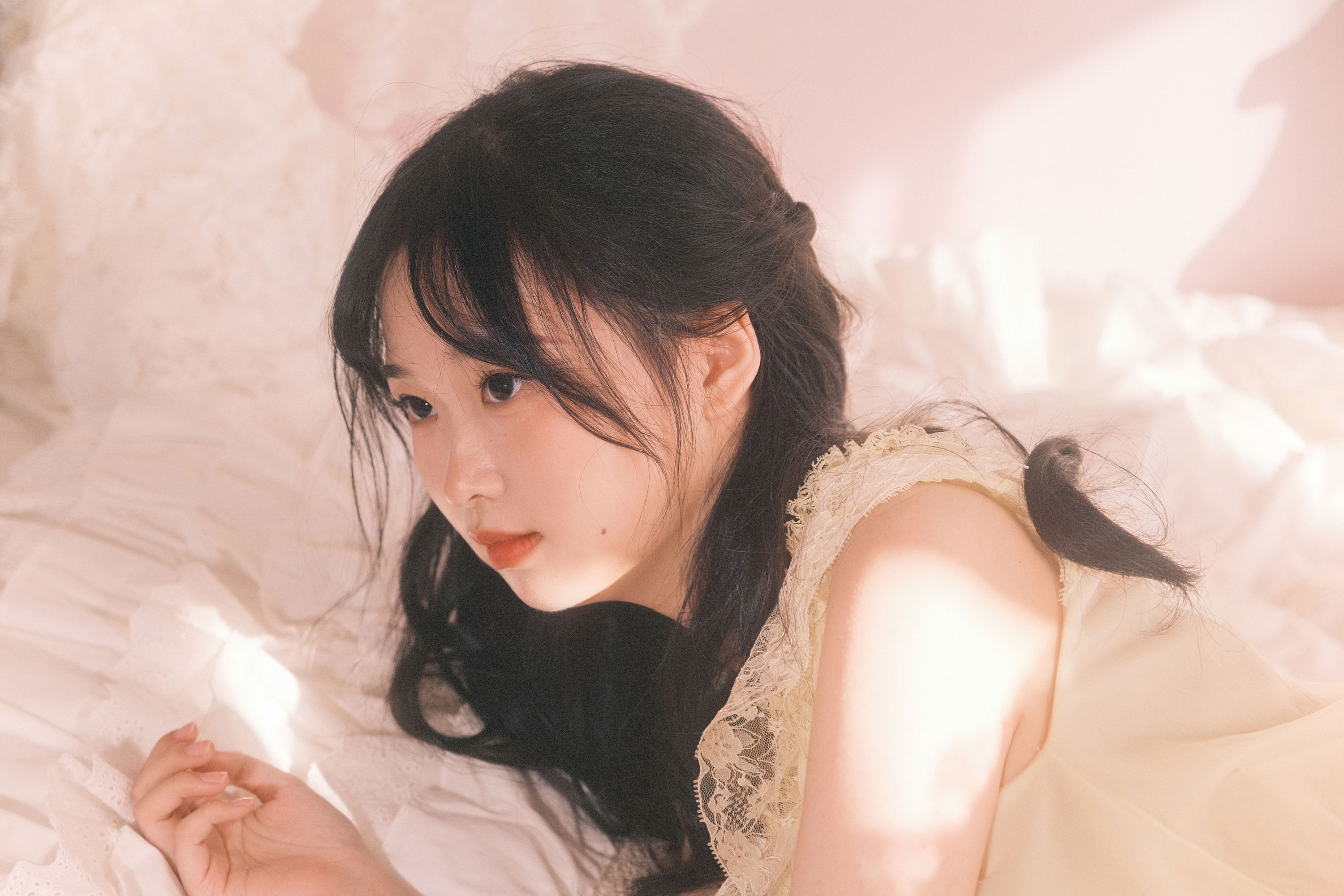 小吴 – 《爱是神洒在她肩上的光》[13P] 插图1