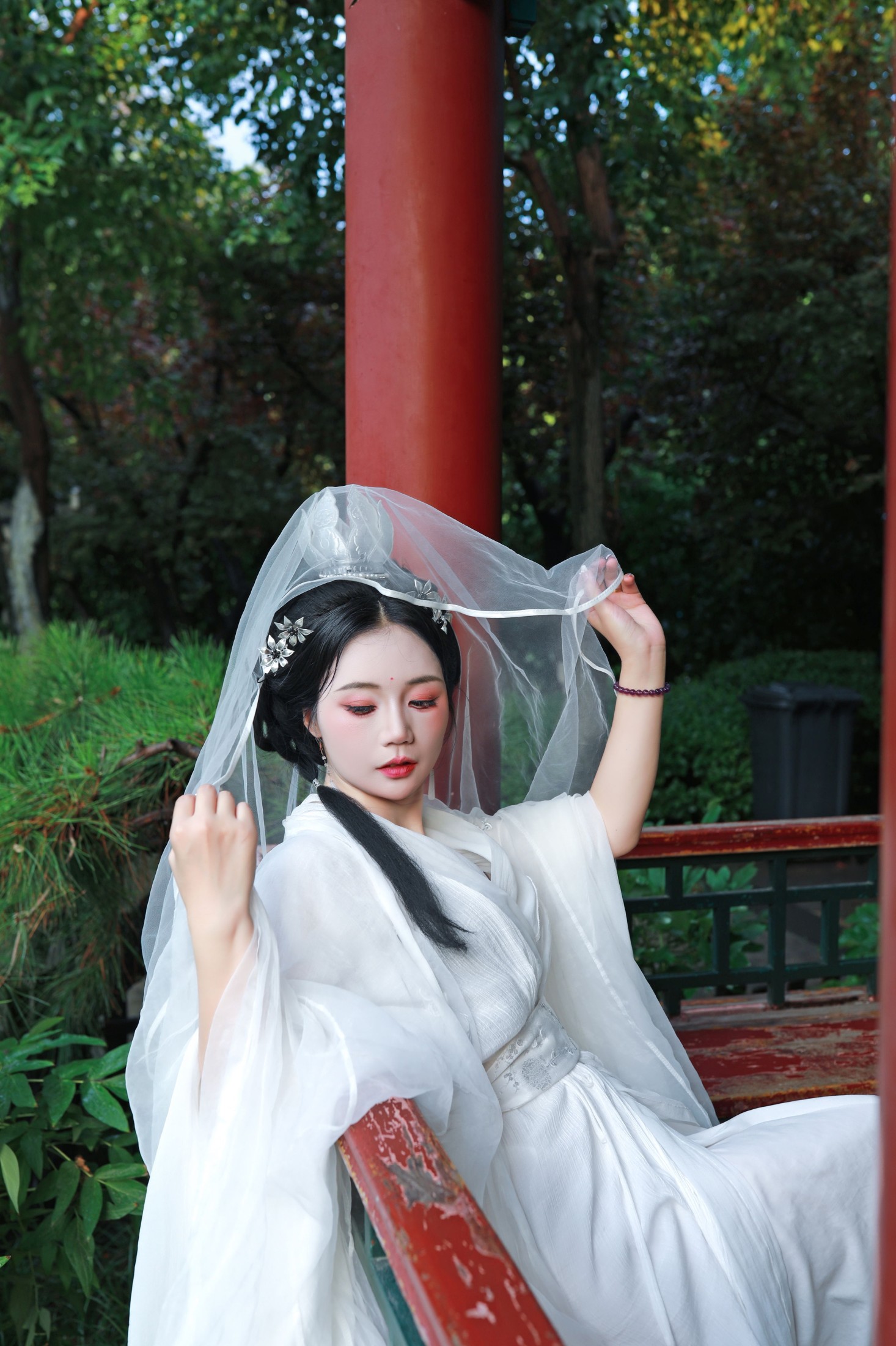 辉儿 – 《汉服菩萨装写真--济南豹突泉》[28P] 插图1