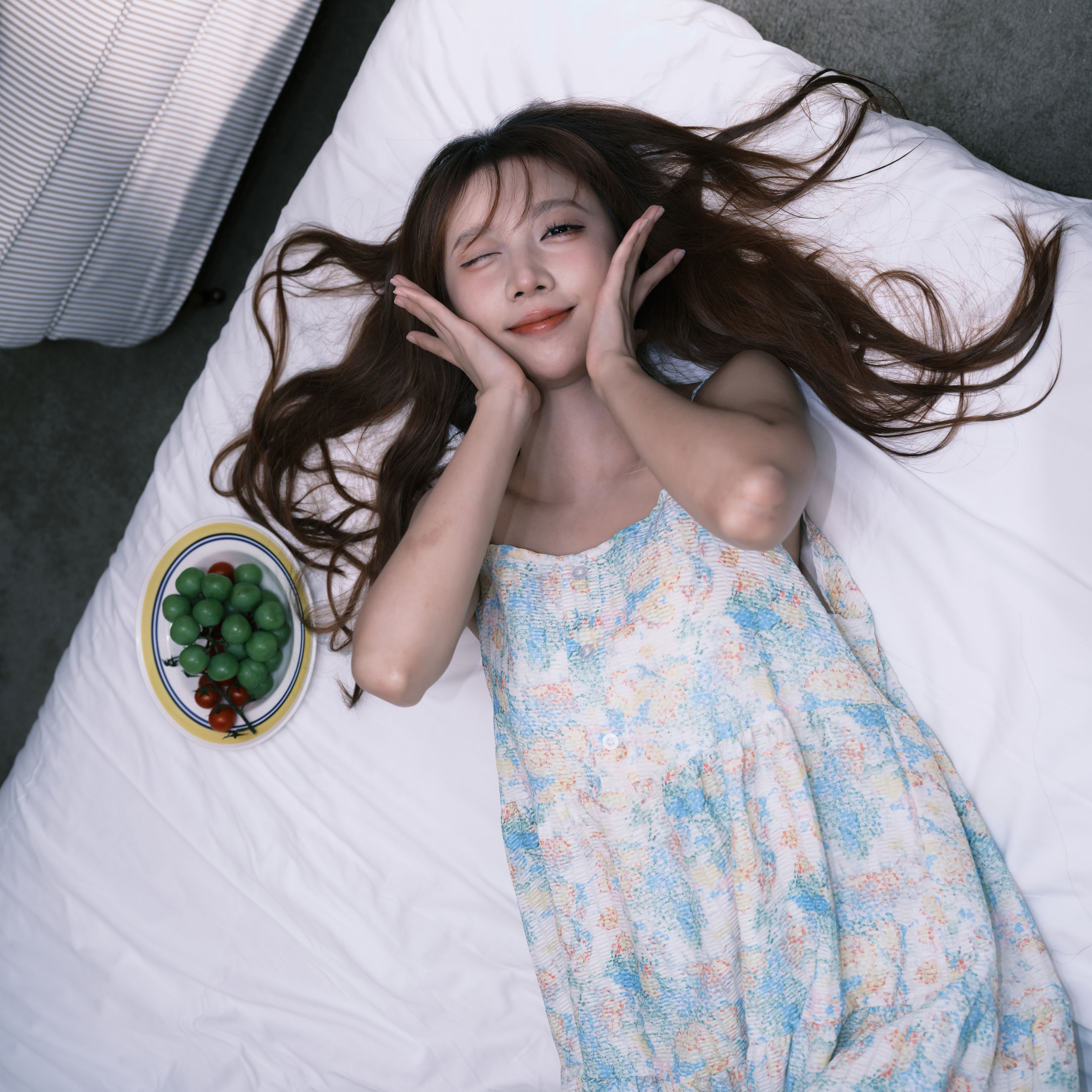 醒醒 – 《起床梳洗的阁楼少女》[25P] 插图4