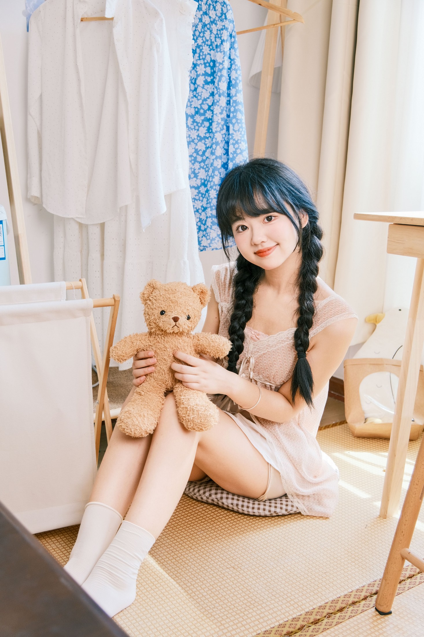 小梨花儿 – 《日系少女居家拍照》[27P] 插图1