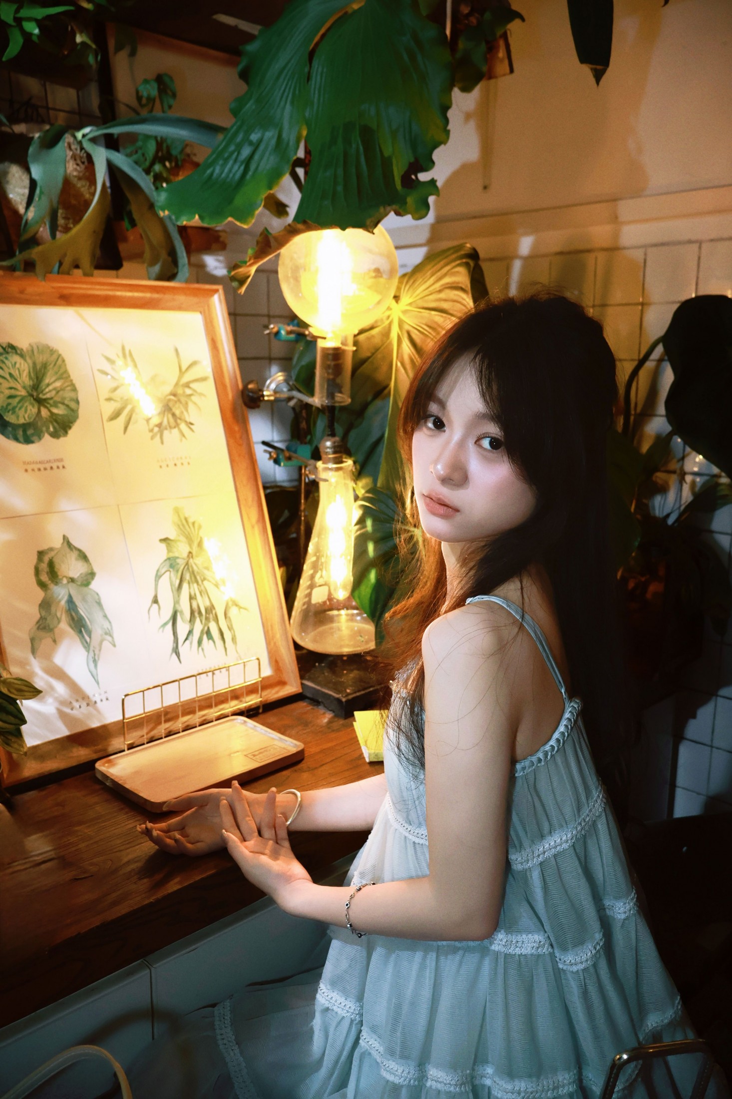 雪雪2233 – 《咖啡馆随拍》[21P] 插图1