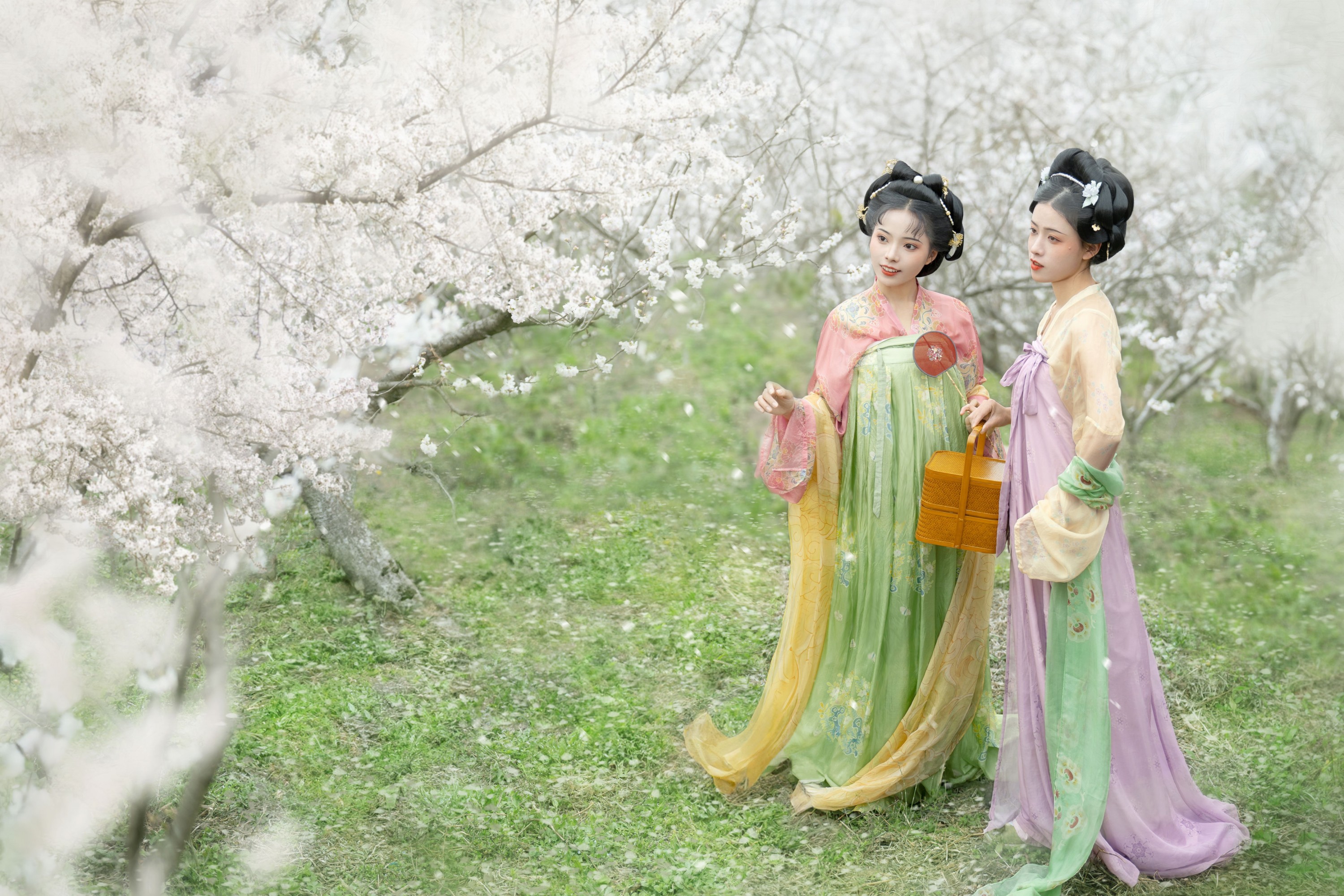 遥七不卖鸡毛菜 佳妃 – 《上春山》[9P] 插图1
