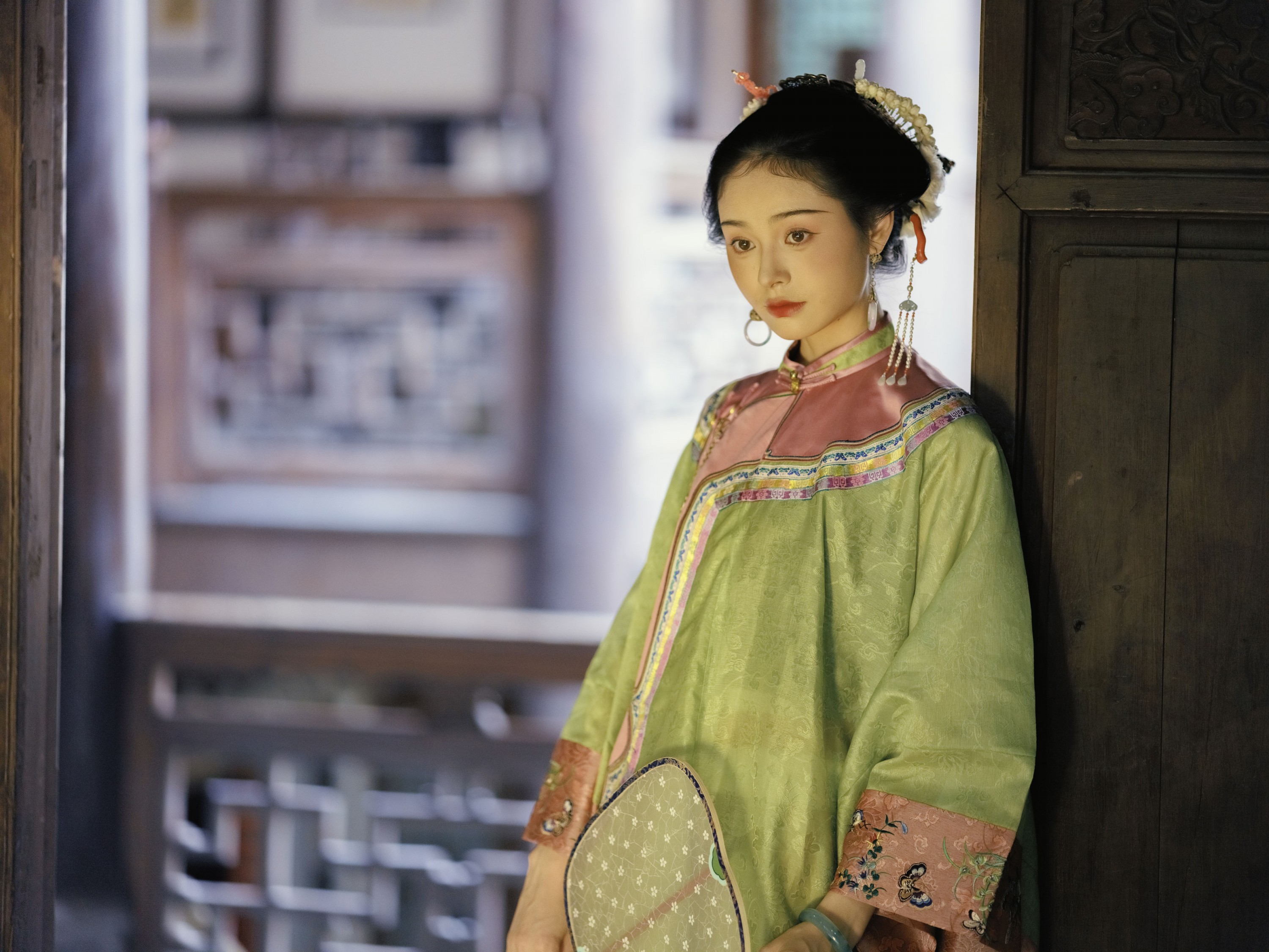路安L – 《大宅里的女孩》[32P] 插图1