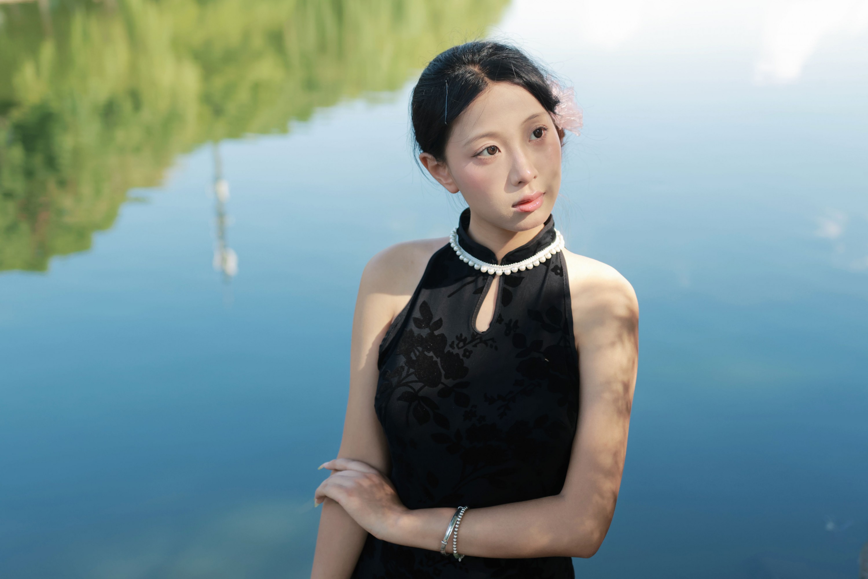 小u – 《湖边旗袍》[46P] 插图1