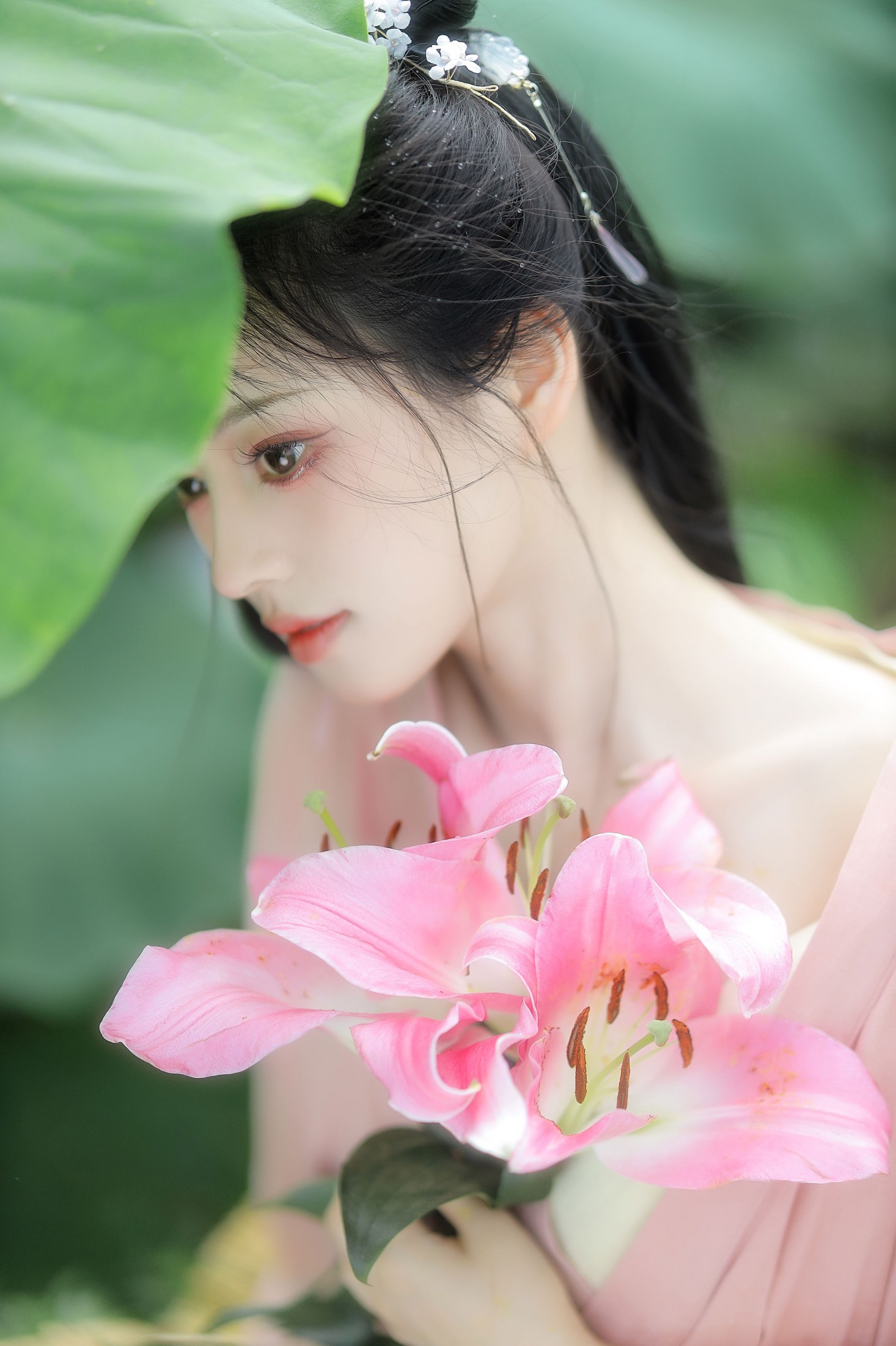 乔乔不说话 – 《荷中花》[9P] 插图1