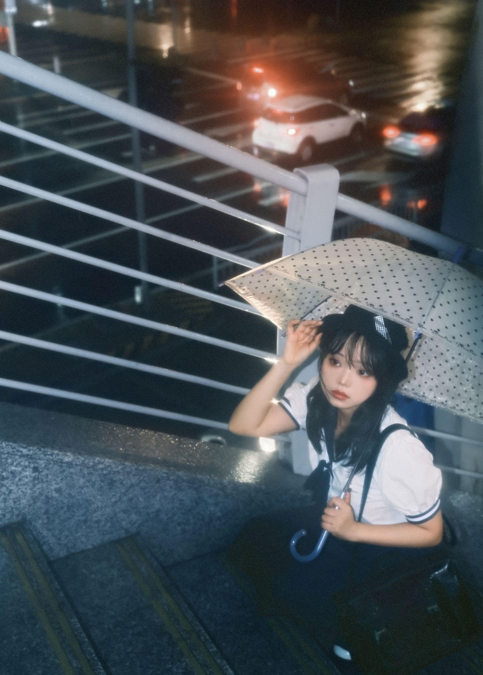 贝贝不睡觉 – 《雨天》[15P]